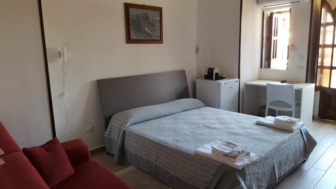 Casa Vacanze Mm Rooms Шилла Экстерьер фото
