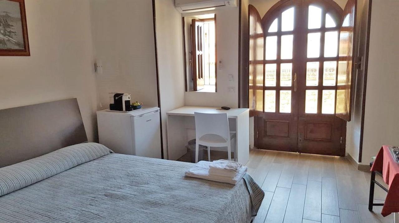 Casa Vacanze Mm Rooms Шилла Экстерьер фото